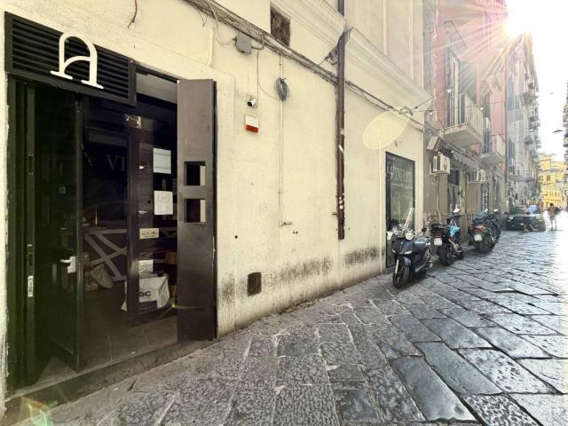 Attività / Licenza in vendita a Napoli NA