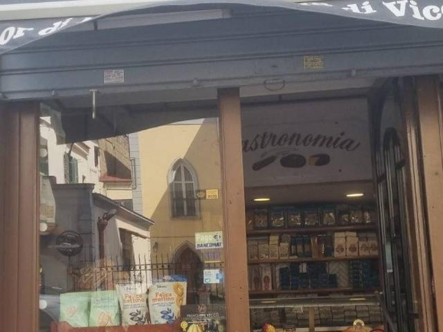 Attività / Licenza in vendita a Napoli NA