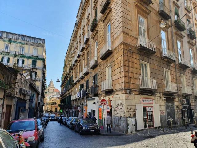 Attività / Licenza in vendita a Napoli NA
