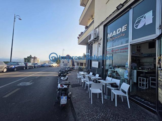 Attività / Licenza in vendita a Napoli NA