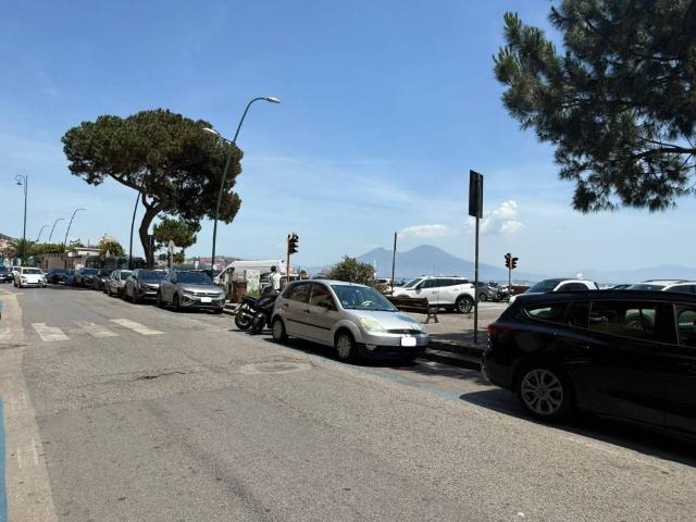 Attività / Licenza in vendita a Napoli NA