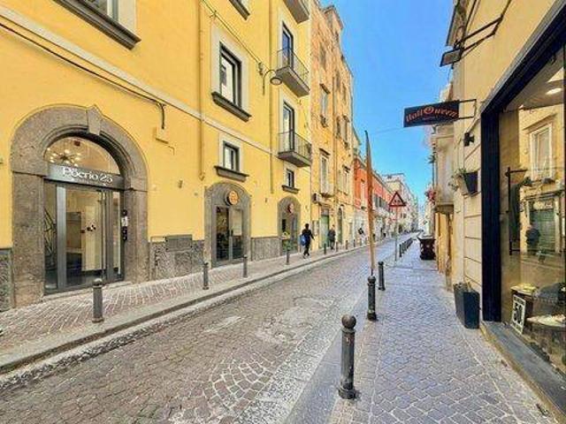 Attività / Licenza in vendita a Napoli NA