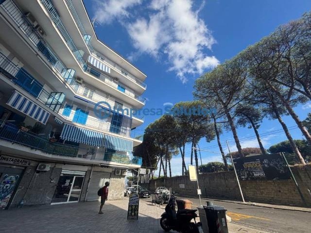 Attività / Licenza in vendita a Napoli NA