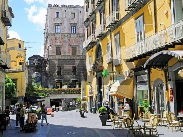 Attività / Licenza in vendita a Napoli NA