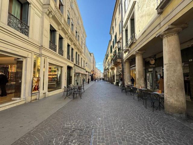 Attività / Licenza in vendita a Padova PD