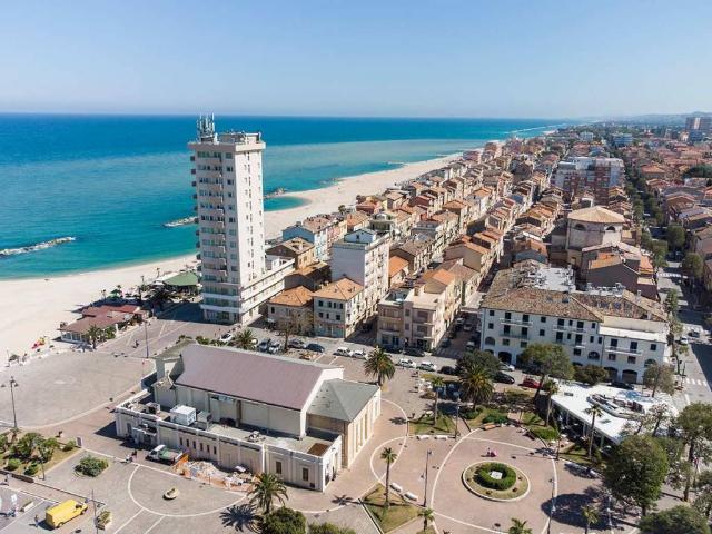 Attività / Licenza in vendita a Porto Recanati MC
