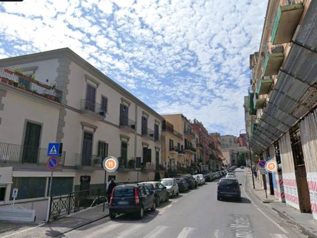 Attività / Licenza in vendita a Pozzuoli NA