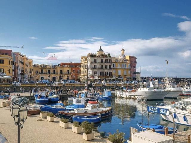 Attività / Licenza in vendita a Pozzuoli NA