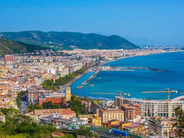 Attività / Licenza in vendita a Salerno SA