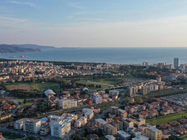 ATTIVITA'/LIC.COMMERCIALE in VENDITA a FOLLONICA CENTRO