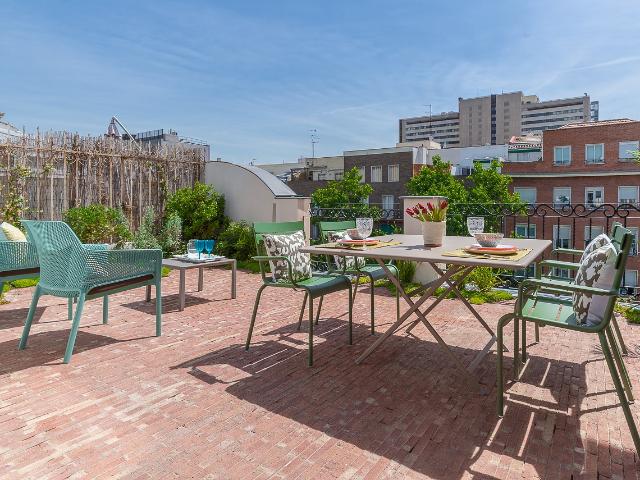 Attractive designer apartment in Salamance neighbourhood