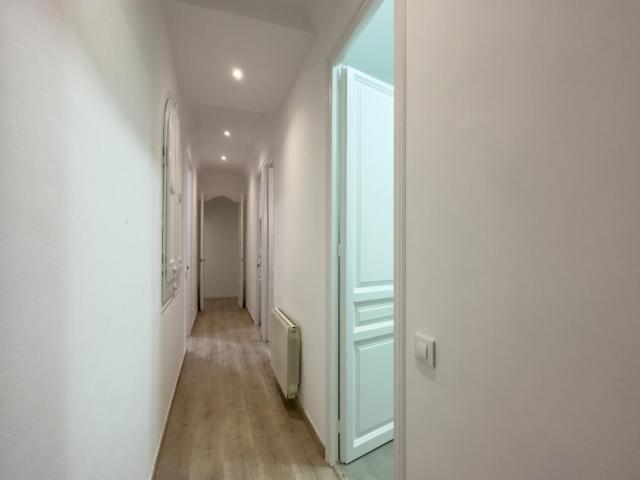 Attractive double bedroom in proximity to Urgell metro station