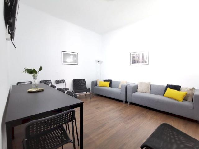 Attractive room in Preciados