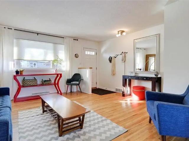 Attractive 4 bedrooms+2 bath+office signle house in Thorncliffe