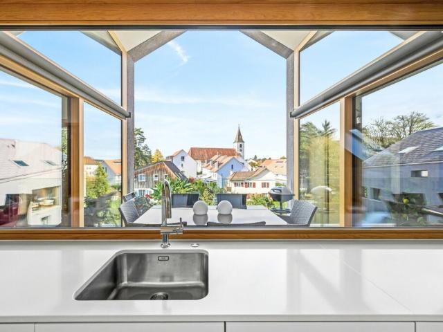 Attractive 5.5 room 3 bedrooms penthouse apartment with 2 loggias and an additional attic space