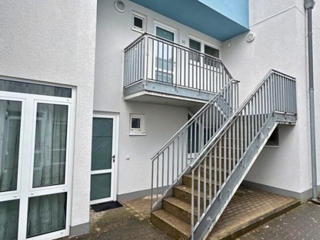 Attraktiv vermietete 3 ZKB Maisonette: Terrasse, Stellplatz, saniert mit neuem Dach und Fenstern