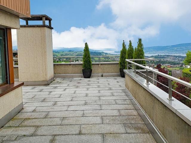 Attraktive Attika Wohnung mit herrlichem Ausblick auf den Zürichsee in Schindellegi | dreamo. Ch