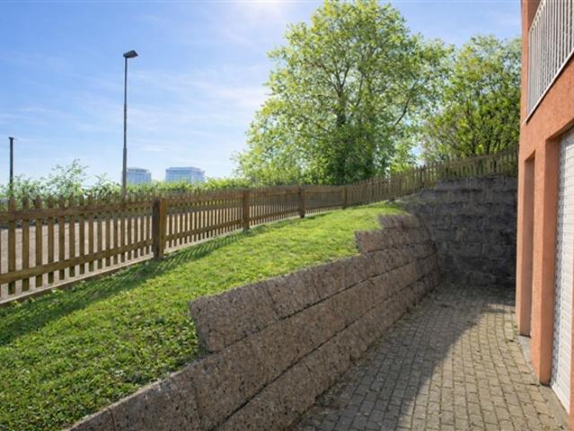 ATTRAKTIVE ANLAGEWOHNUNG MIT SONNIGEM SITZPLATZ