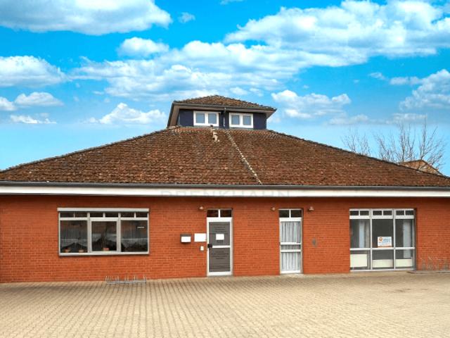 Attraktive Büro / Praxisfläche im Einzelgebäude / großer Parkplatz/ Osterburg/Stendal