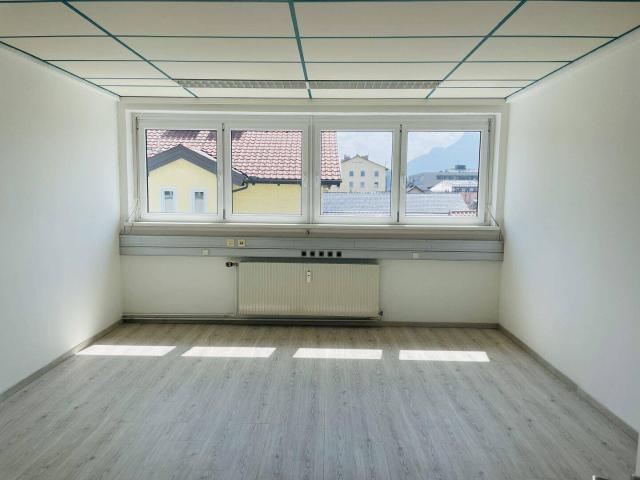 Attraktive Büroeinheit in verkehrsgünstiger Lage bei Salzburg Nord