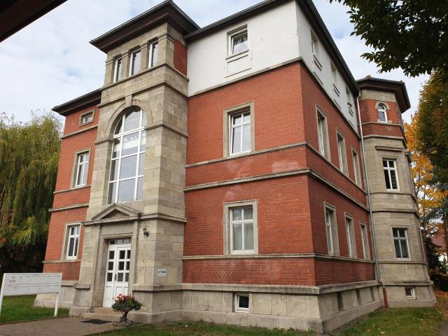 Attraktive Dachgeschosswohnung in charmanter Stadtvilla