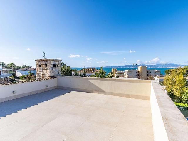 Attraktive Doppelhaushälfte mit Dachterrasse und Meerblick i. 240m² Badia Blava