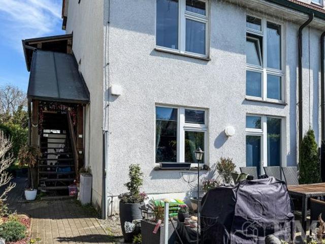 Attraktive Doppelhaushälfte mit zwei vermieteten Maisonettewohnungen