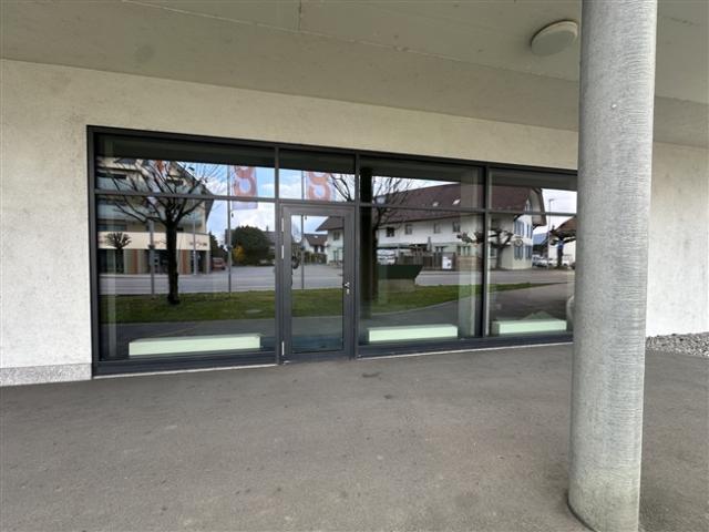 Attraktive Gewerbeflächen im lebendigen Zentrum von Studen BE ideale Lage für Ihren Geschäftserfolg