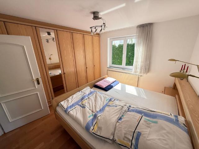 Attraktive, großzügige 2,5 Zi. Whg. * Balkon * EBK * Duplex Parker * für 1 2 Pers. * Hedelfingen