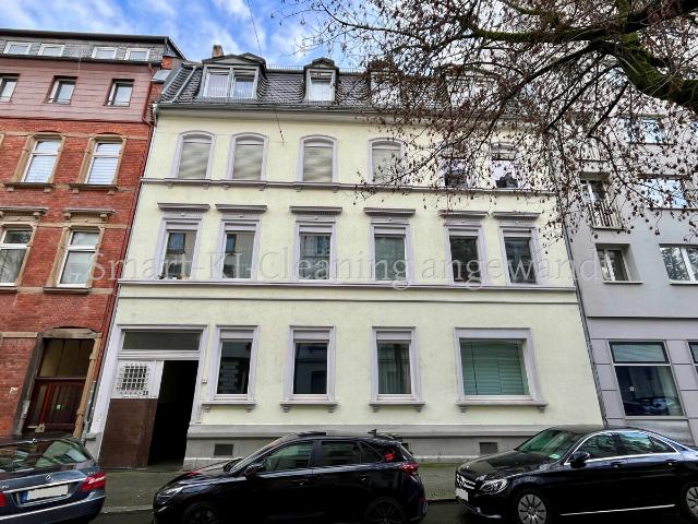 Attraktive Investmentmöglichkeit Modernisiertes Mehrfamilienhaus im Westend
