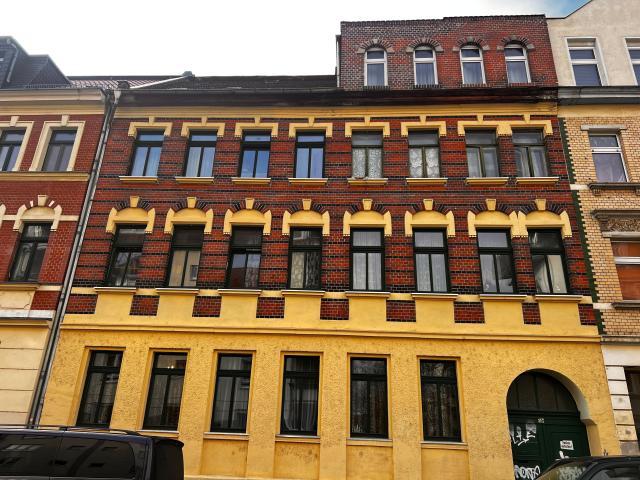 Attraktive Investitionschance: Sanierungsbedürftiges Mehrfamilienhaus mit 111m² Remise in Leipzig