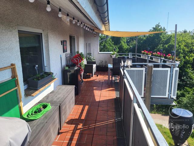 PROVISIONSFREIE KAPITALANLAGE! ATTRAKTIVES DACHGESCHOSSWOHNUNG MIT WEITBLICK UND STELLPLATZ!