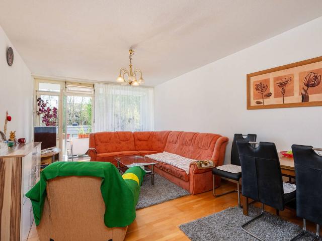 Attraktive Kapitalanlage mit Balkon und Aufzug: 2 Zimmer Wohnung in Köln Weiden zu verkaufen