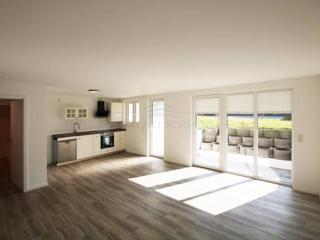 Attraktive, sanierte 2 Zimmerwohnung mit Terrasse und Stellplatz in zentrale Lage von Hennef