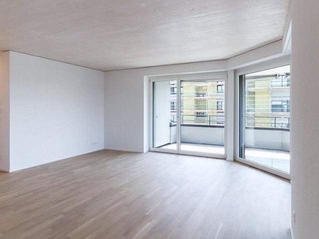 Attraktive, totalsanierte 3.5 Zimmer Wohnung im 2. OG