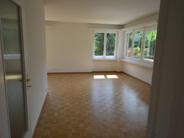 Attraktive und grosszügige Wohnung in grüner Umgebung