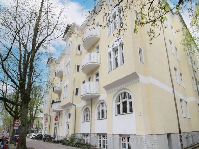Attraktive 2 Zimmer Wohnung in Berlin Friedenau mit großzügigem Wohnbereich und Loggia