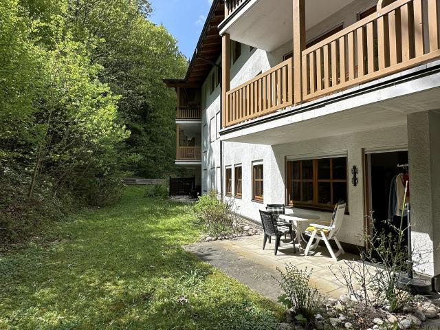Attraktive 2 Zimmer Wohnung mit Terrasse und Blick ins Grüne in ruhiger und zentraler Lage