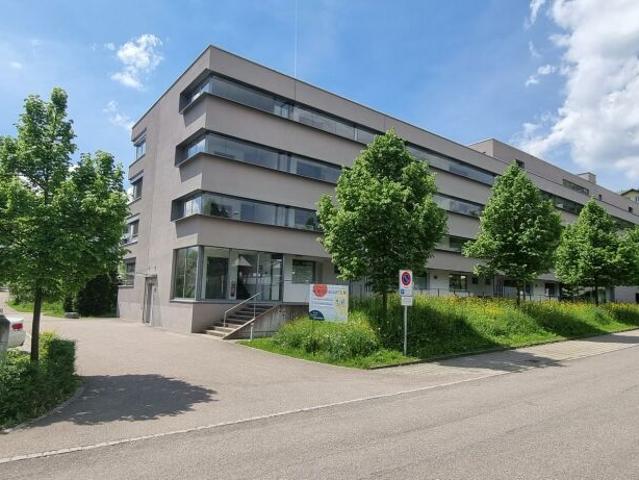 Attraktive 3.5 Zimmerwohnung im Grünen