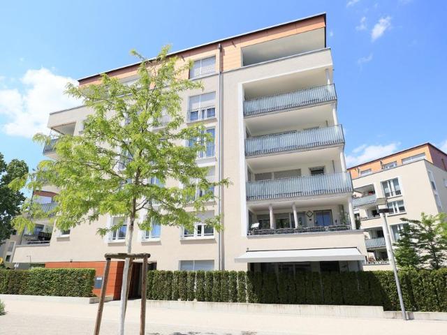 Attraktive 3,5 Zimmer Wohnung: zentral, hell, provisionsfrei