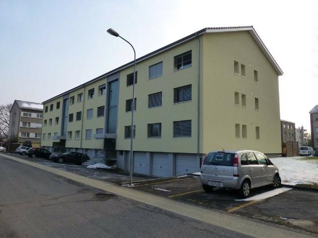 Attraktive 3.5 Zimmer Wohnung mit Balkon in Studen