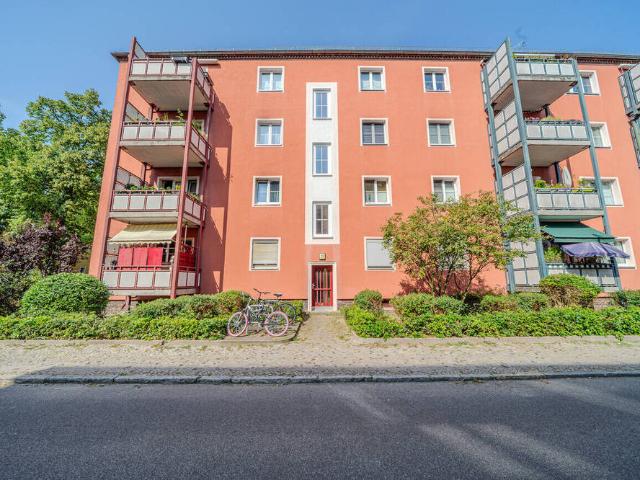 Attraktive 3,5 Zimmer Wohnung mit Balkon und Stellplatz in begehrter Wohnlage von Berlin Spandau