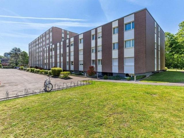 Attraktive 3.5 Zimmer Wohnung mit moderner Küche und Blick ins Grüne