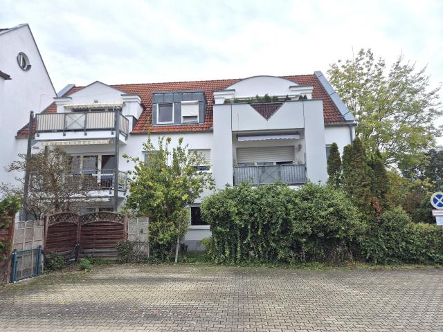 Attraktive 3 Zimmer Dachgeschosswohnung in Fürth Stadeln mit Balkon und Carport