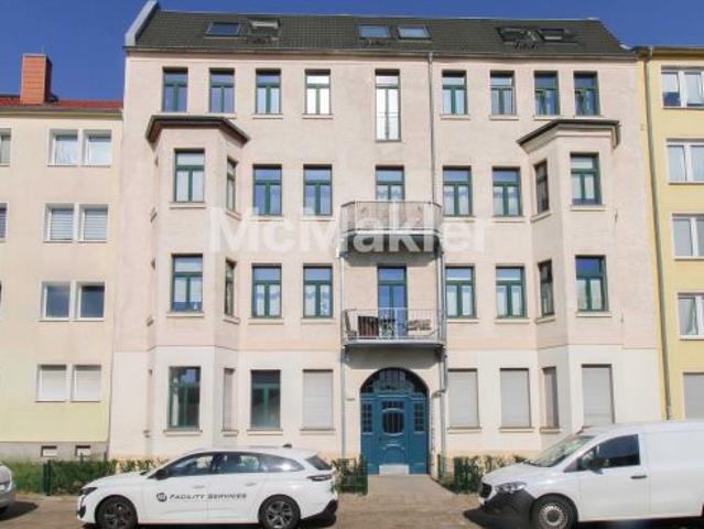 Attraktive 3 Zimmer Wohnung mit Balkon und klassischem Altbaucharakter