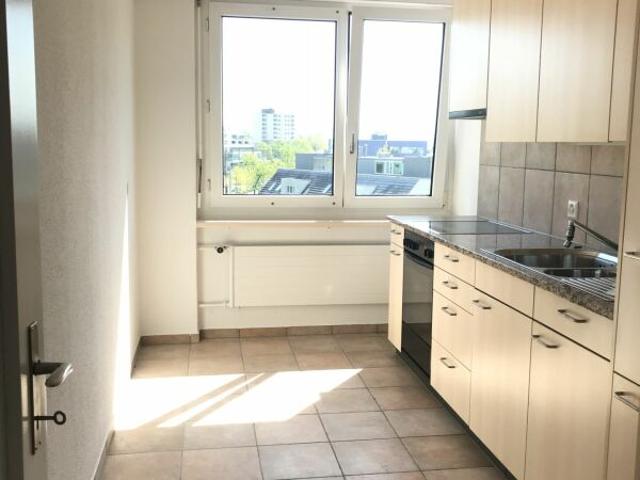 Attraktive 3 Zimmer Wohnung mit Balkon in Schwammendingen