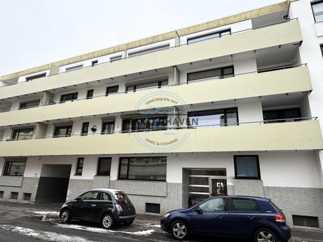 Attraktive 4 Zimmer Eigentumswohnung mit Fahrstuhl, Balkon und Stellplatz in beliebter Lage