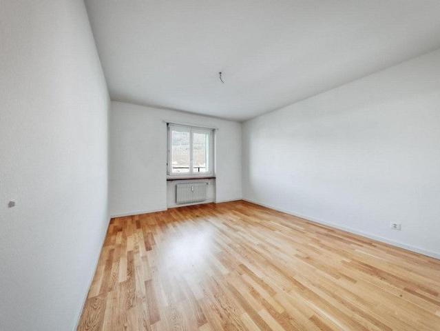 Attraktive 4 Zimmer Wohnung im 2. OG