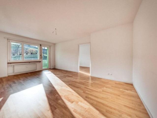 Attraktive 4 Zimmer Wohnung im 2. OG