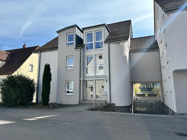 Attraktive 4 ½ Zimmer Wohnung mit drei Balkone und TG Platz in zentrumsnaher Lage